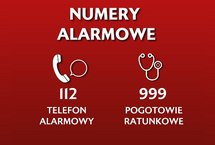 Grafika: wypisane numery alarmowe 112, 999, 22 474 00 00 oraz ikona do aplikacji mobilnej Alarm112. Całość na czerwonym tle, przy każdym z numerów/apce są symbole