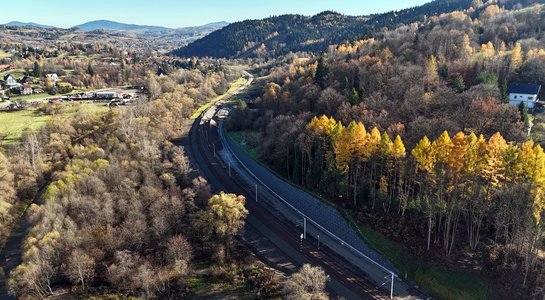 Zmodernizowany tor kolejowy obok ul. Kasprowicza, widok z lotu ptaka, fot. Piotr Hamarnik