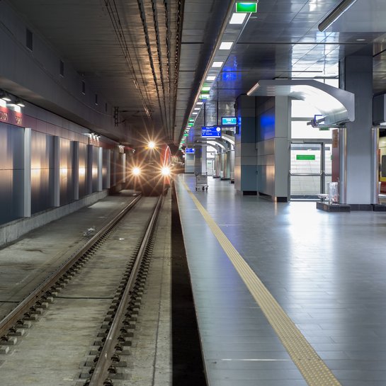 Pociąg SKM na torach fot. PLK SA