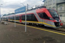 Tomaszów Mazowiecki - stacja, peron, pociąg fot. Leszek Lisowski PLK SA