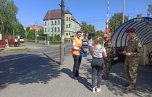 Akcja ulotkowa w ramach kampanii Bezpieczny Przejazd na przejeździe kolejowo-drogowym w Iławie fot. Martyn Janduła