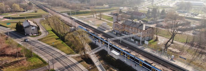 Przystanek Dąbrowa Górnicza Gołonóg, na zdjęciu pociąg przy peronie, fot. Krzysztof Ścigała