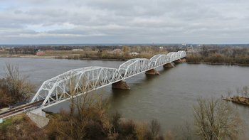 Widok z góry na most kolejowy nad Wisłą w Dęblinie, fot. A.Lewandowski, P.Mieszkowski (1)