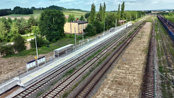 Widok z lotu ptaka na stację kolejową w Nidzie, fot. Piotr Hamarnik