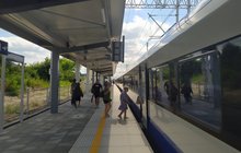 Pociąg przy nowym peronie na stacji Dobiegniew_fot. Bartosz Pietrzykowski (2)