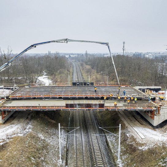Widok na budowę wiaduktu drogowego w Poznaniu. autor: Jakub Wilczek