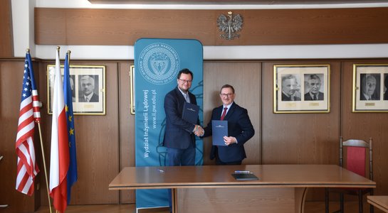 Podpisanie porozumienia o współpracy z Wydziałem Inżynierii Lądowej Politechniki Warszawskiej na zdjęciu Marcin Mochocki czlonek zarządu PLK SA fot. PLK SA