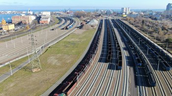 Nowe tory do portu w Gdyni i pociągi towarowe. Fot. Szymon Danielek PKP PLK (1)