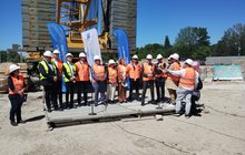Piotr Malepszak, wiceminister infrastruktury informuje o inwestecji w Łodzi fot. Rafał Wilgusiak
