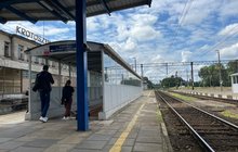 Podróżni na peronie w Krotoszynie_fot.Radek Śledziński