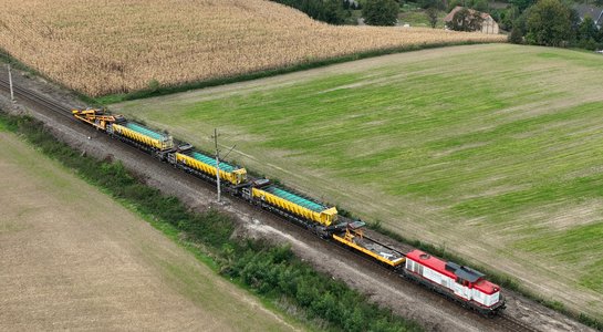 Oczyszczarka na linii kolejowej 276 Między Satrczowem i Kamieńcem. Fot. K. Ścigała