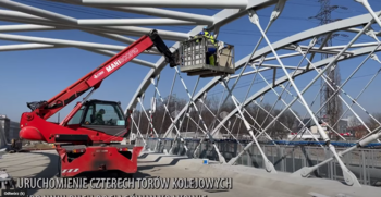 Kadr z filmu Drugi nowy most kolejowy w Krakowie z gotową konstrukcją